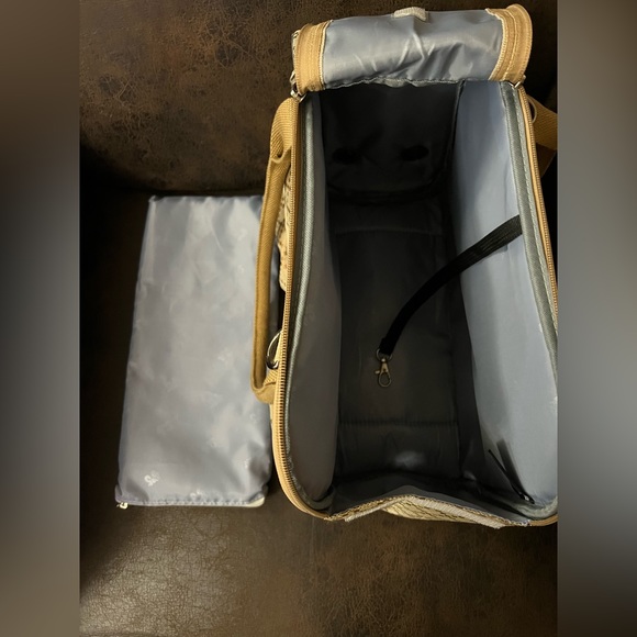 Pet Travel Carrier - for a small dog or cat. Tan/Beige diamond pattern design. - Picture 6 of 6